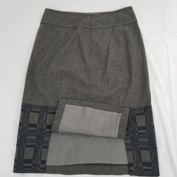 Magaschoni Collection Wool Embroidered Pencil Skirt Size 12.  0072 - Picture 3 of 7